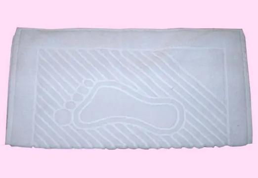 Бяла хавлиена постелка за баня